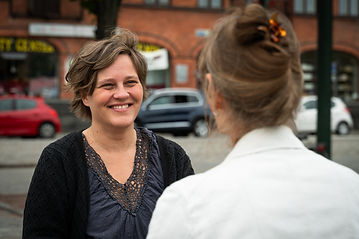 Two women looking each other in the eyes in the street